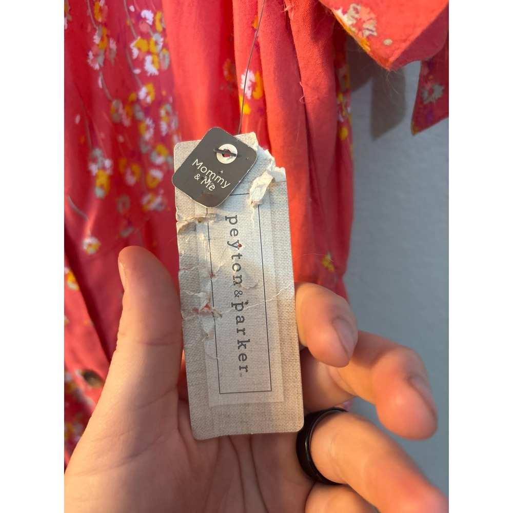 Women's dress - Picture 2 of 3
